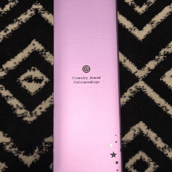 NIB Stanley x Olivia Rodrigo Quencher H2.0 FlowState™ Tumbler 40 OZ - Picture 7 of 7